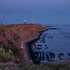 Klifs op Helgoland tijdens blauwe uur met vuurtoren#0061 van Johannes Jongsma