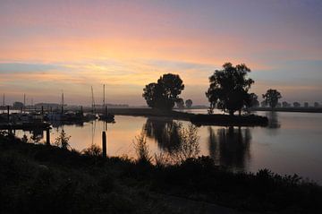 Zonsopkomst in Batenburg van Bianca Dekkers-van Uden