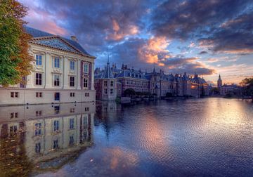 Mauritshuis en Binnenhof tijdens zonsondergang van Rob Kints
