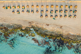Vue aérienne d'une plage à Majorque, en Espagne sur Michael Abid