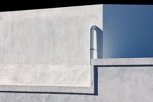 Betonnen muur zon schaduw