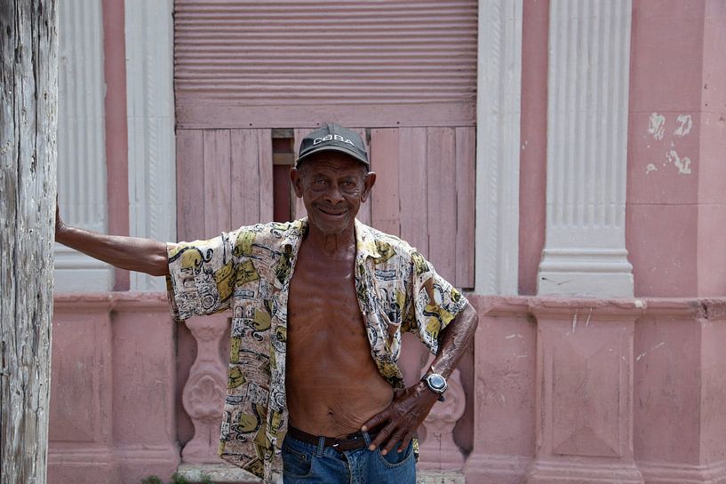 Cubaanse man met pet C*ba van 2BHAPPY4EVER.com photography & digital art