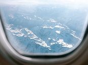 Französische Alpen aus dem Flugzeugfenster von Raisa Zwart Miniaturansicht