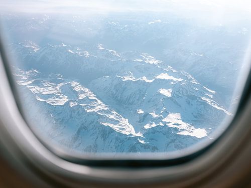 Franse Alpen vanuit vliegtuigraam