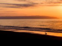 Oranje strand bij Portstewart, Noord-Ierland
