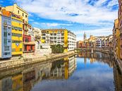 Girona - kleurrijke huizen aan de rivier Onyar van Katrin May thumbnail