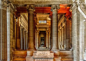 Säulen in Brüssel von Don Fonzarelli