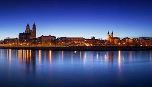 Magdeburg Skyline zur blauen S tunde