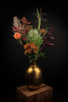 Stilleven bloemen in een vaas "Autumn Happiness" van Marjolein van Middelkoop