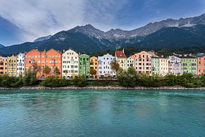 Gekleurde huizen aan de Inn in Innsbruck Oostenrijk
