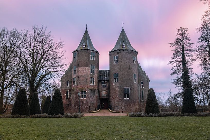 Dussen Castle with Pink Sky by Zwoele Plaatjes