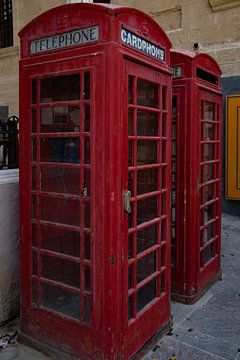 Rode, Britse telefooncellen op Malta van Anne Ponsen