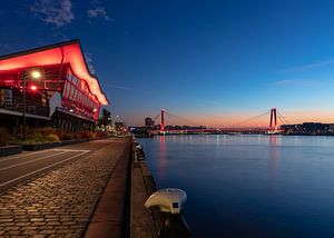 Willemsbrug à Rotterdam au lever du soleil sur Pieter van Dieren (pidi.photo)