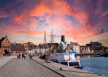 Vue de la vieille ville de Wismar avec le port sur la mer Baltique Allemagne sur Animaflora PicsStock