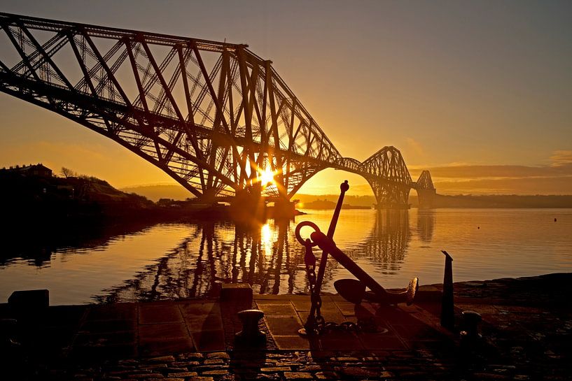 Sonnenaufgang, Forth Rail Bridge von North Queensferry, Fife, aus gesehen, von Arch White