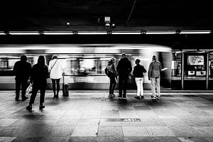 Warten auf die U-Bahn von Ronald Huiberse