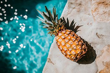 Ananas bij het zwembad - zomerse frisheid van Poster Art Shop