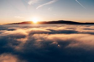 Sonnenuntergang über den Wolken