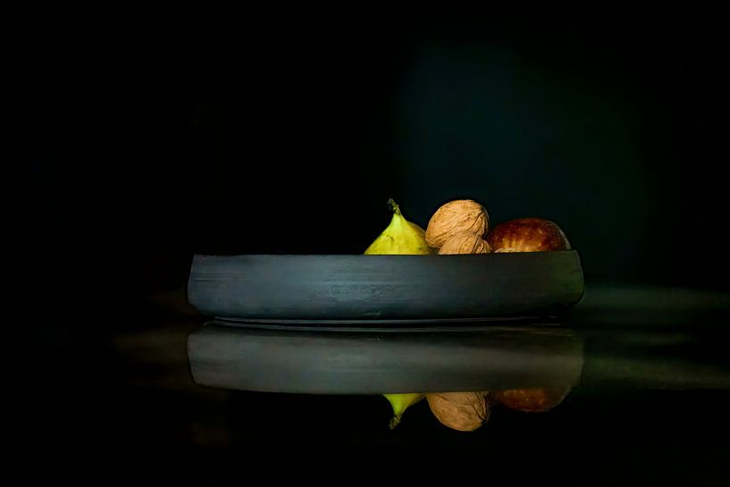 Earthy Elegance, fig walnuts and handcrafted ceramics by Erwin Floor