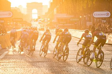 Sunset in Paris - Tour de France 2019 by Leon van Bon
