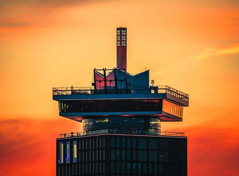 A'DAM uitkijkpost met zonsondergang van Mustafa Kurnaz