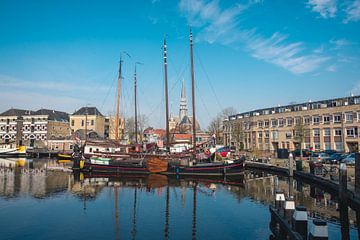 Der Hafen in der Stadt Gouda von Jolanda Aalbers