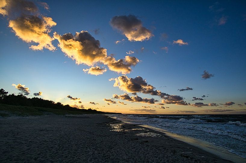 Sunset on the beach at Zingst, romantic by Martin Köbsch