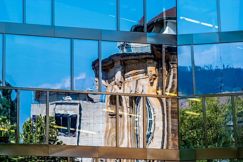 Mirror images by Thomas Riess