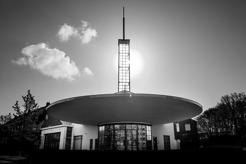 Pumpstation Flying Saucer schwarz-weiß - Nijmegen von PIX STREET PHOTOGRAPHY