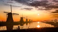 Zonsopkomst Kinderdijk van Edwin Mooijaart thumbnail