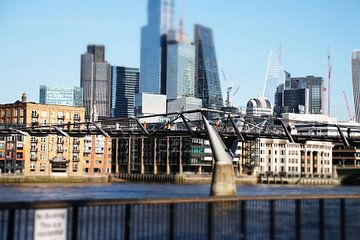 Millennium-Brücke in London von sarah de Jonker