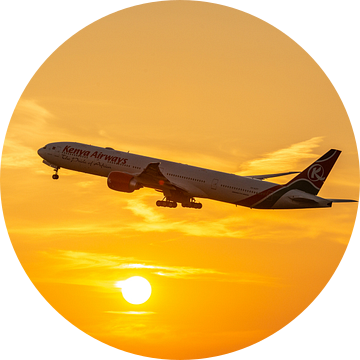 Take-off Boeing 777 van Kenya Airways. van Jaap van den Berg