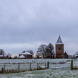 Kerk Heteren in een winterlandschap van Mike Nuijs