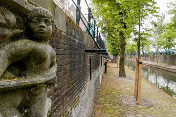 Utrecht - Beeld aan de Nieuwegracht van Wout van den Berg