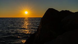 Coucher de soleil sur les rochers à Piran (Slovénie)