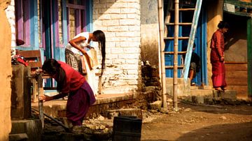 'Ochtendritueel', Bahundanda- Nepal sur Martine Joanne