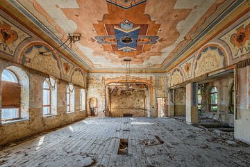 Lost Place - salle de bal abandonnée - auberge sur Gentleman of Decay