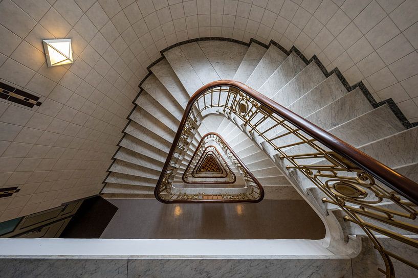 Architectural elegance - perspectives in the stairwell by Karsten Rahn