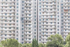 Immeuble d'appartements gris dans la capitale de la Corée du Nord | Pyongyang sur Photolovers reisfotografie