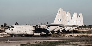 Fünf Lockheed C-130 Kisten der griechischen Luftwaffe.