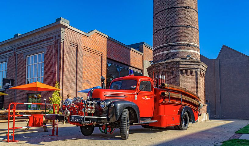 Old Fire Truck by Freddie de Roeck