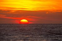 Zonsondergang aan het strand van Kijkduin