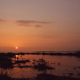 Sunset by the sea von Suzanne de Jong