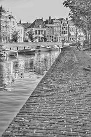 Kaimauer in der Stadt Middelburg von Mariska de Jonge