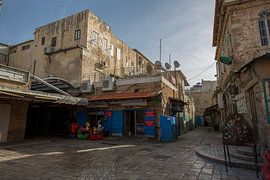 Straße mit Geschäften in der Altstadt von Accra in Israel