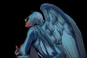 Engel die naar boven kijkt