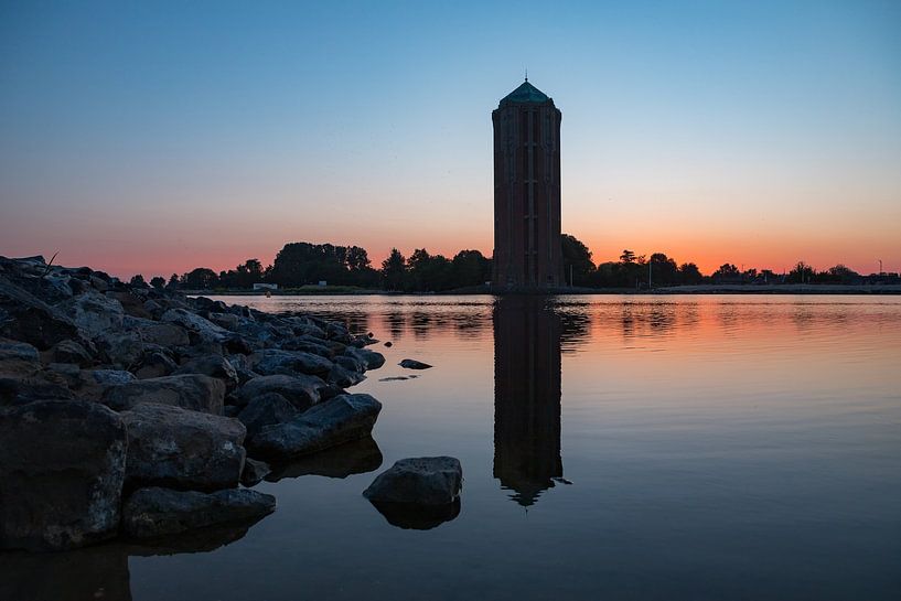 Der Wasserturm von Aalsmeer im Morgengrauen! von Peter Haastrecht, van