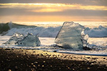 Kleine ijsbergen in het zonlicht, IJsland van ViaMapia