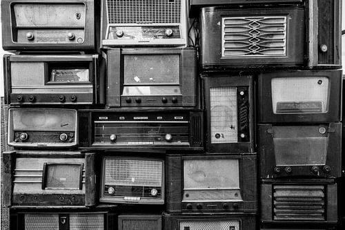 Retro radio's in black and white