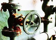 De vieilles valves rouillées dans une usine abandonnée par Frank Herrmann Aperçu